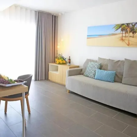 La The Two Bedroom With Half Board,wifi, In Playa Blanca Appartement