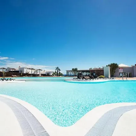 La The Two Bedroom With Half Board,wifi, In Playa Blanca Apartament *