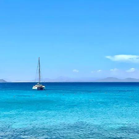 La The Two Bedroom With Half Board,wifi, In Playa Blanca