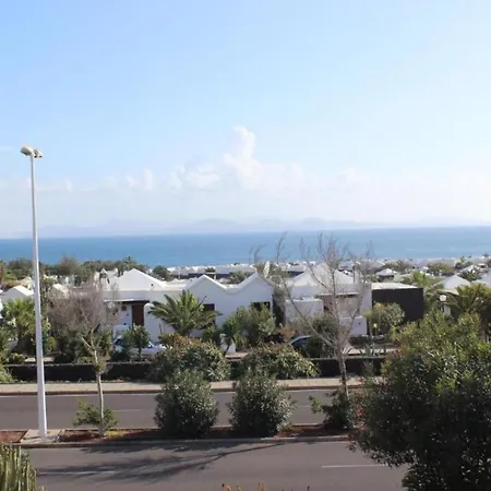 La The Two Bedroom With Half Board,wifi, In Playa Blanca アパート